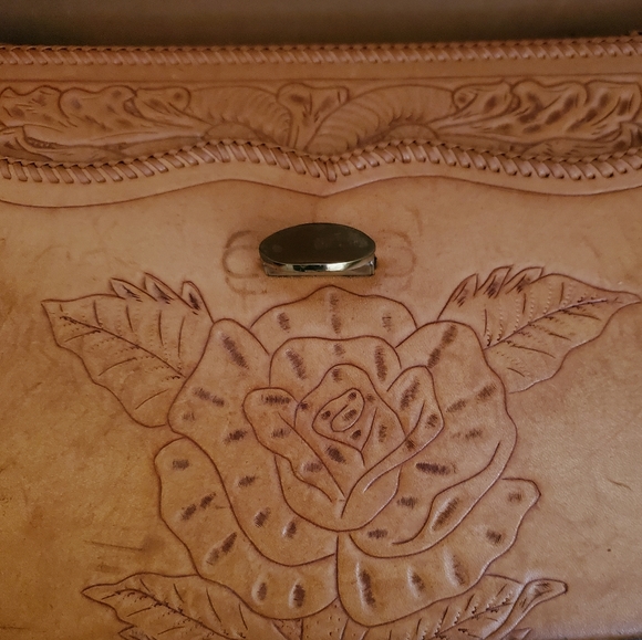 Leather Floral Embossed Hobo Envelope Vintage Box-Bag with Buckle Opening - Picture 4 of 13
